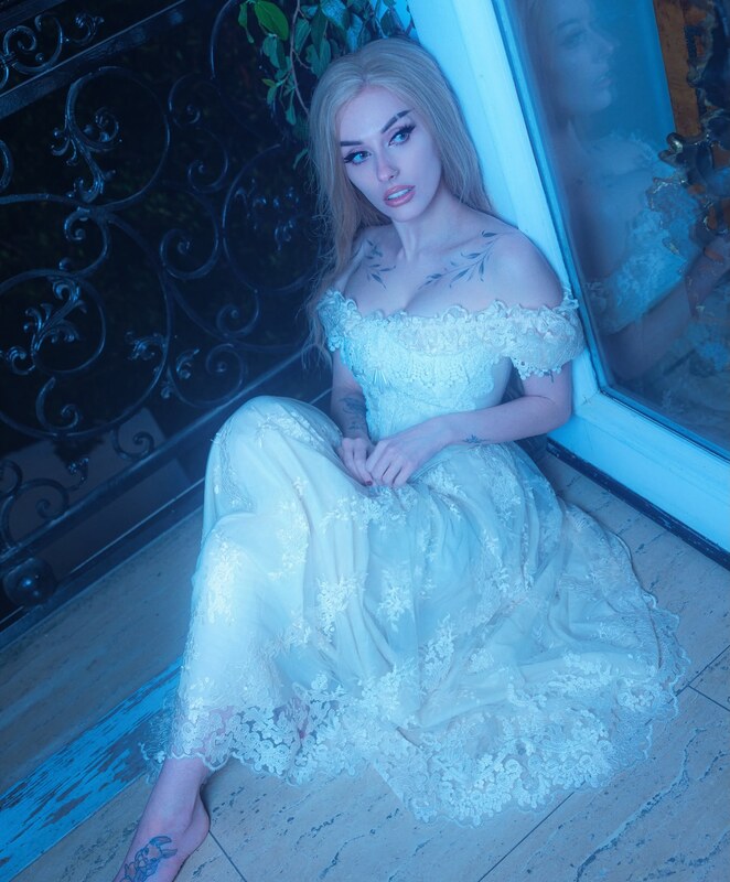 Rolyatistaylor nude photo 2