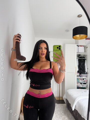 Romy Luisa – Image came on X censored, bought it from her in DMs