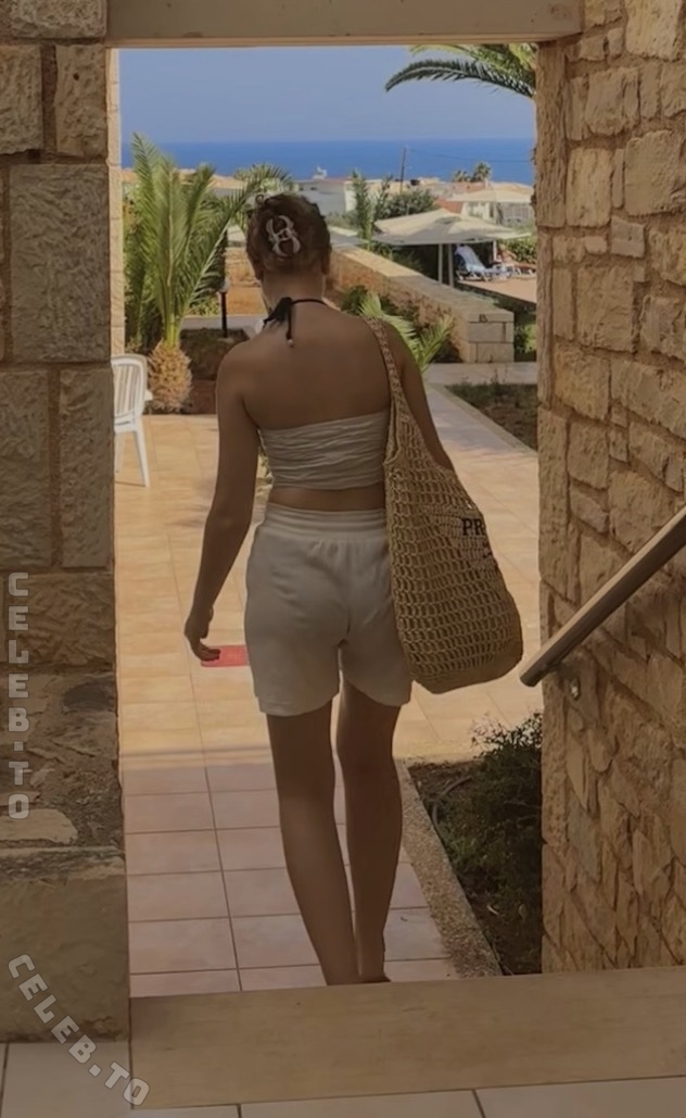 romysvibess nude photo 8
