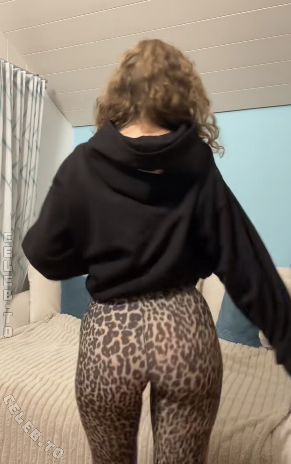 romysvibess nude photo 3
