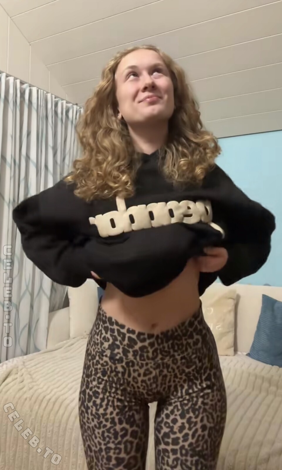 romysvibess nude photo 4