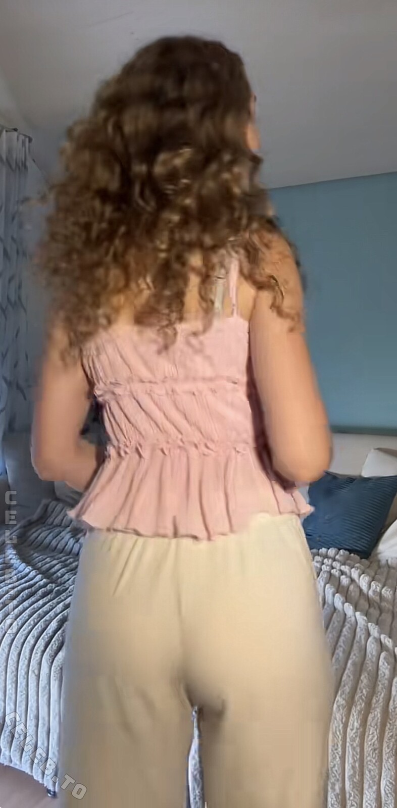 romysvibess nude photo 1