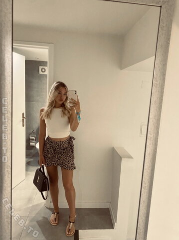Romyxxs nude photo 14