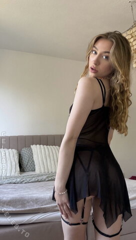 Romyxxs nude photo 10