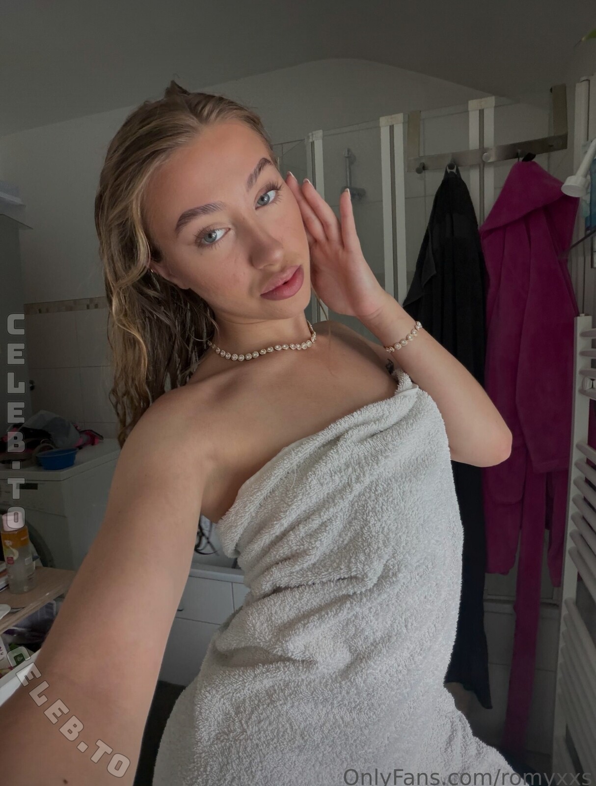 Romyxxs nude photo 1