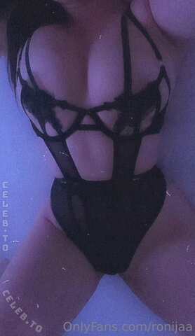Ronijaa nude photo 15