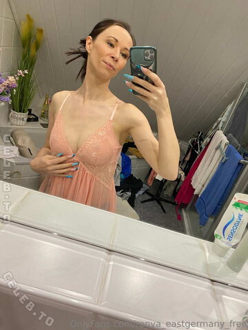 Ronya Eastgermany nude photo 10