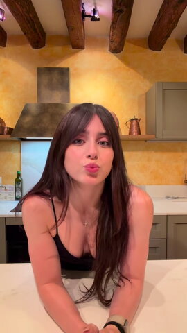 RoRo nude photo 2