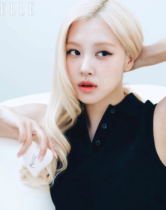 Rosé nude photo 9