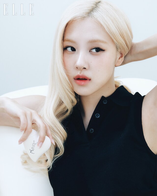 Rosé nude photo 1