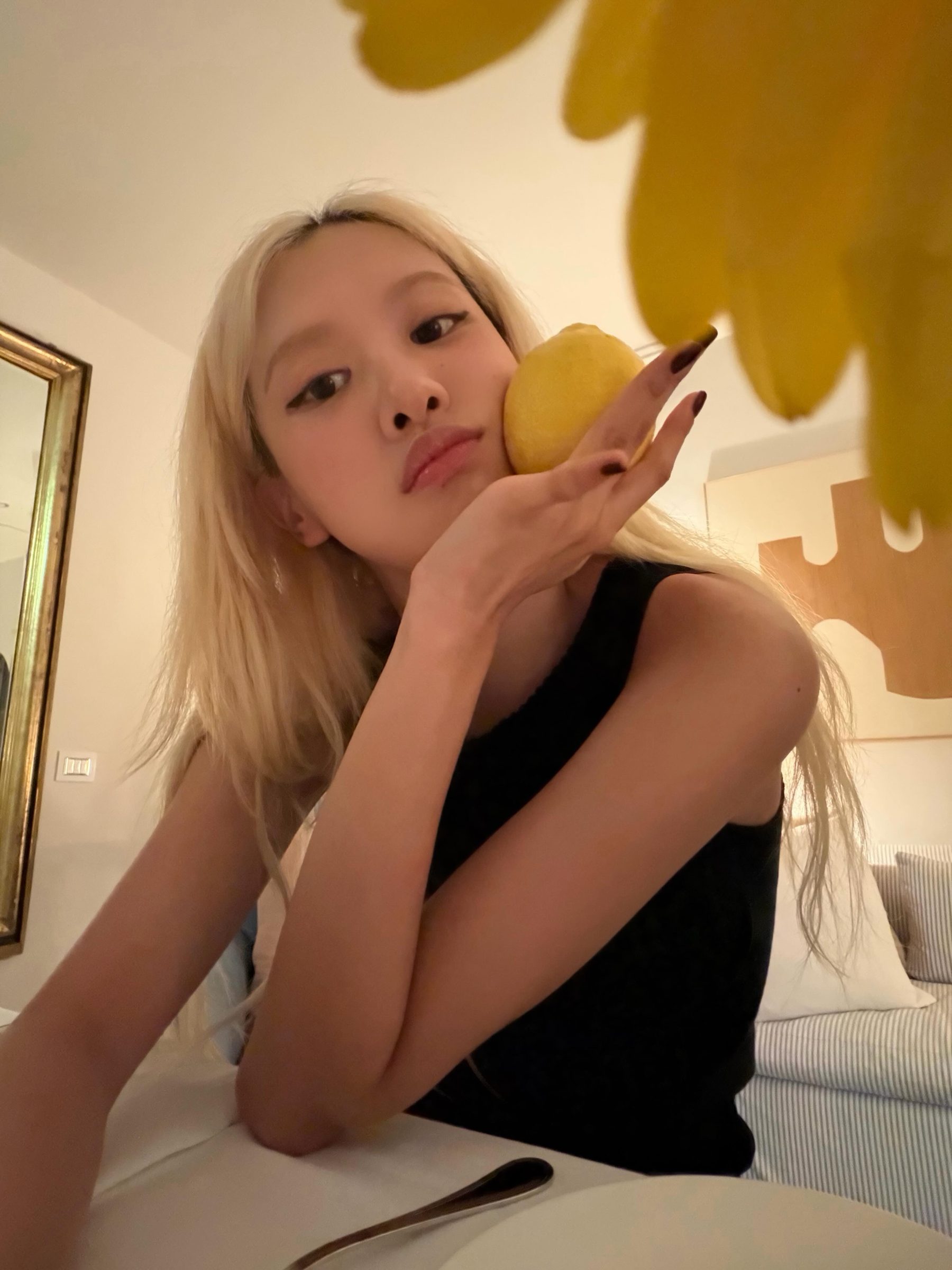 Rosé nude photo 2