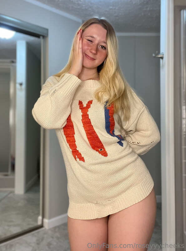 Roseyyycheeks nude photo 43