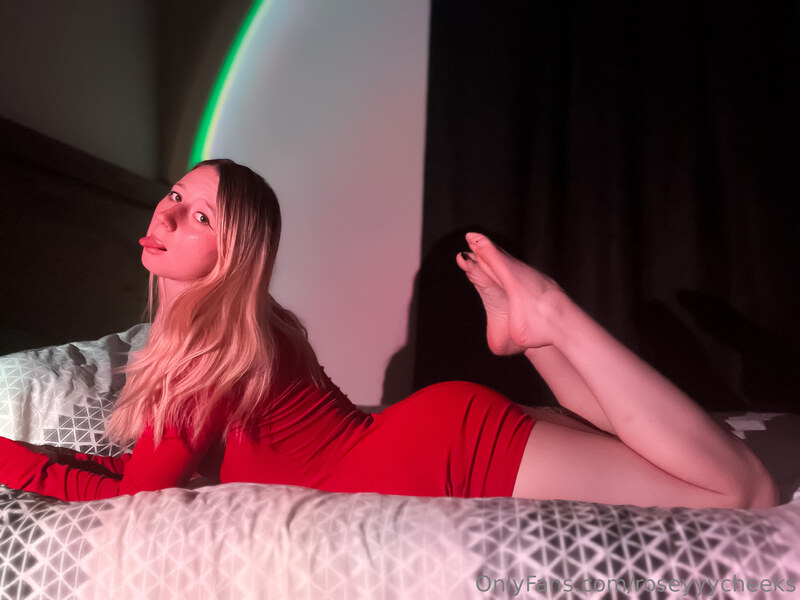 Roseyyycheeks nude photo 51