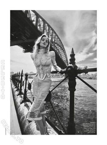 Rosie Huntington-Whiteley nude