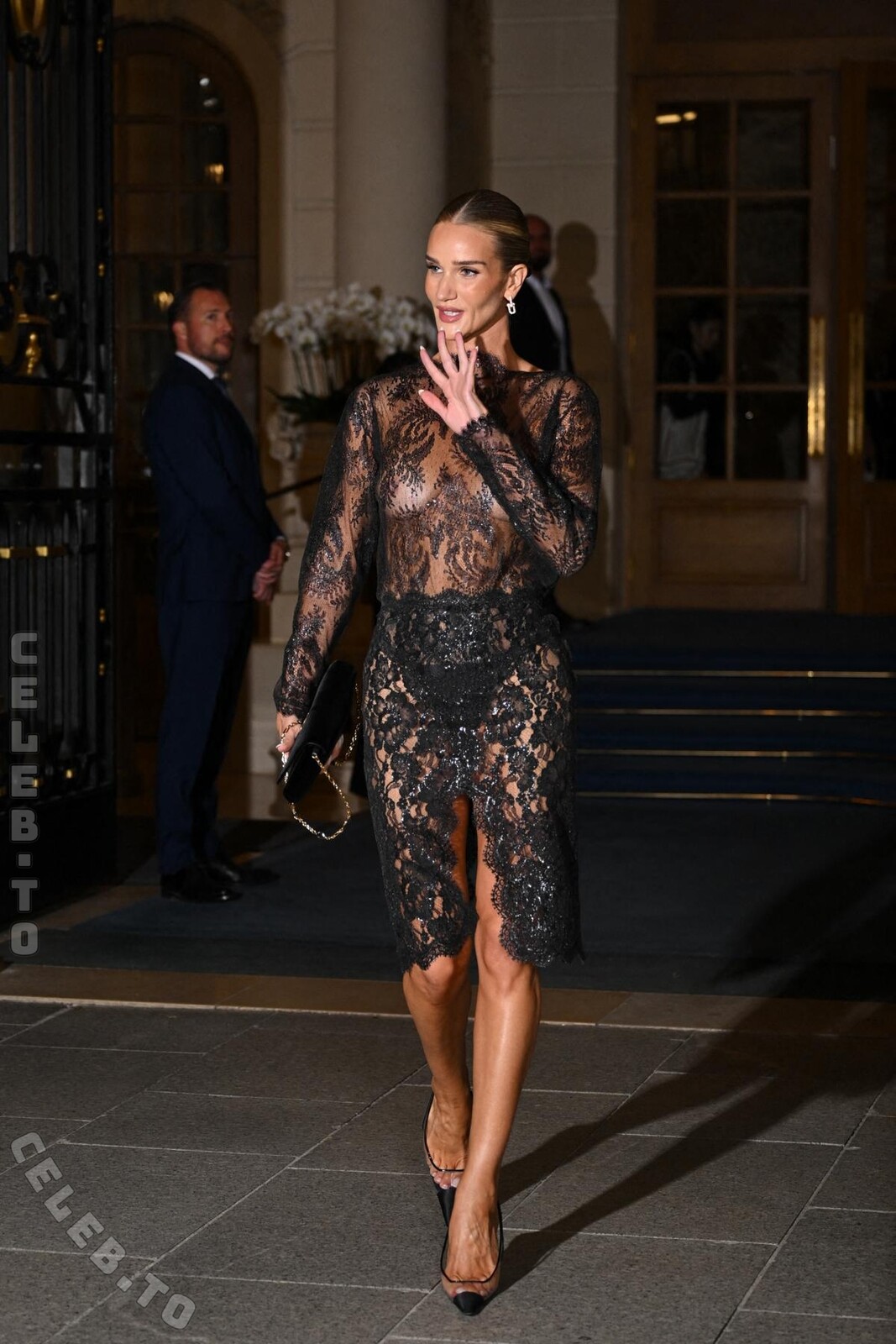 Rosie Huntington-Whiteley nude photo 5