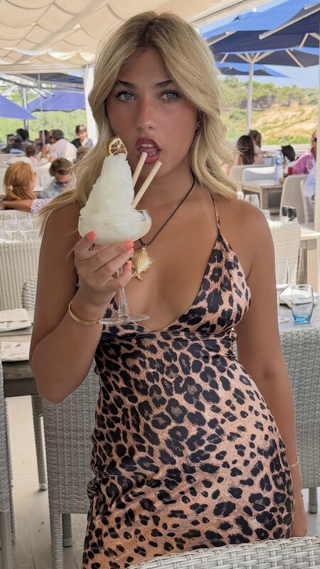 Rosie McClelland nude photo 1