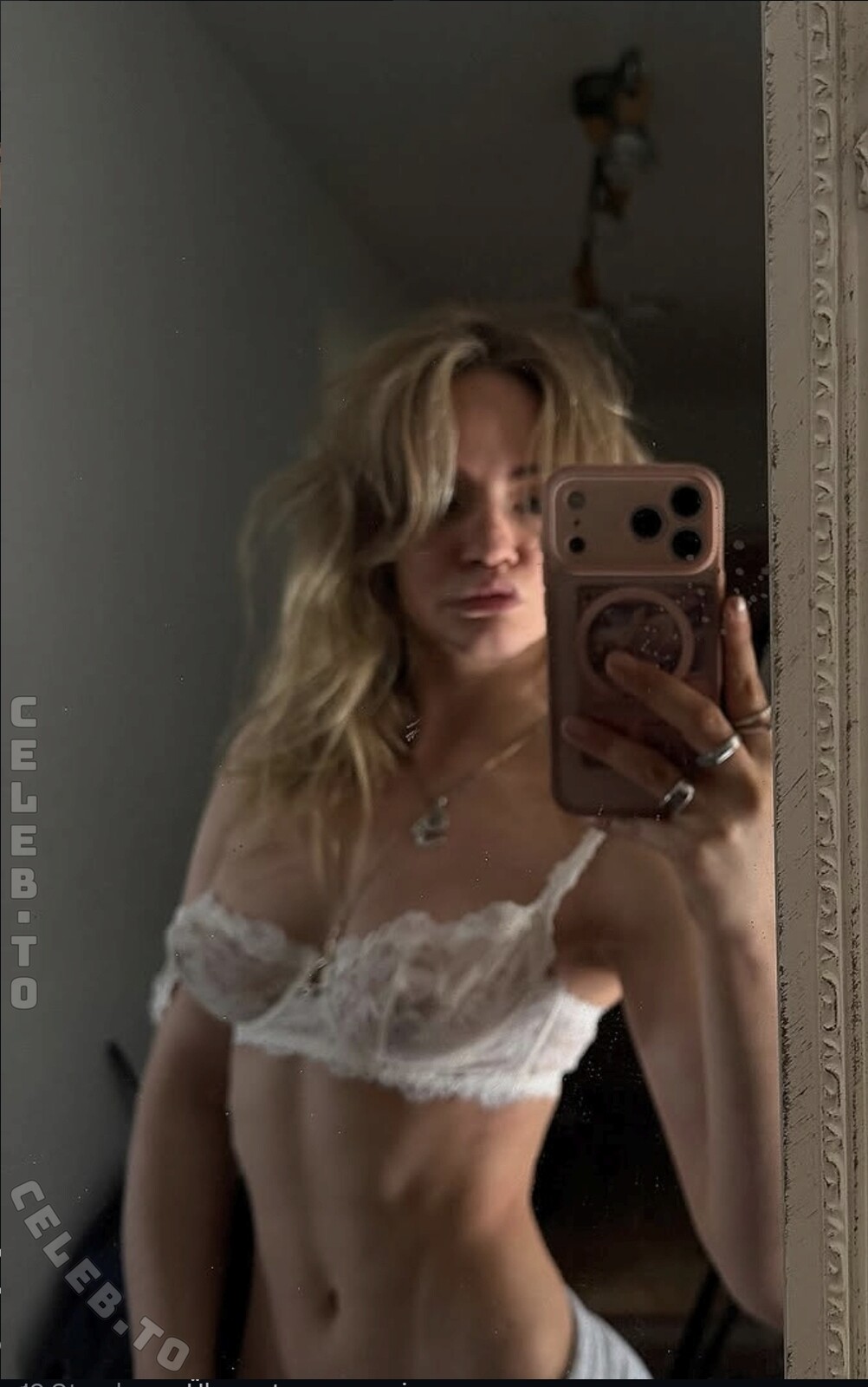 Rotnelchen nude photo 1
