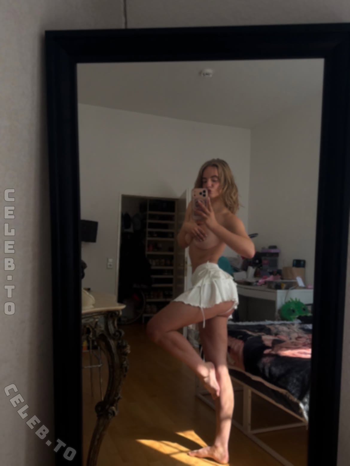 Rotnelchen nude photo 1