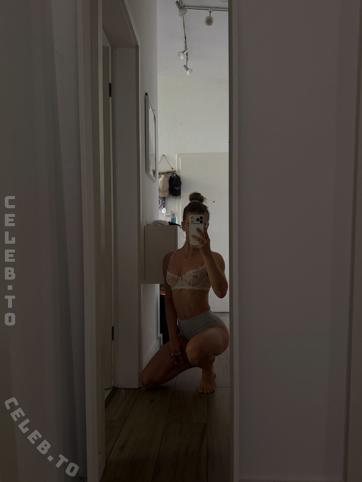 Rotnelchen nude photo 1