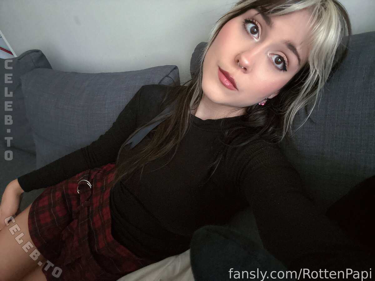 Rottenpapi nude photo 3