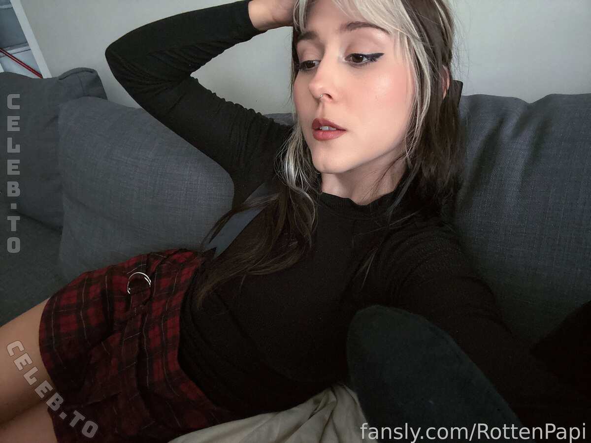 Rottenpapi nude photo 4