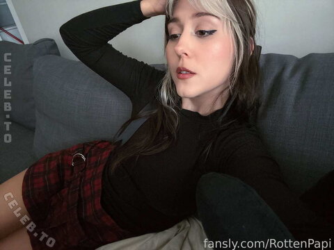 Rottenpapi nude photo 14