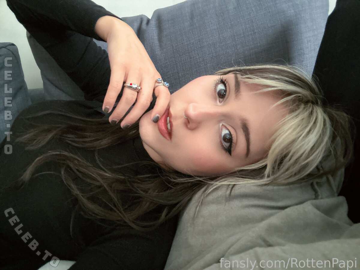 Rottenpapi nude photo 9