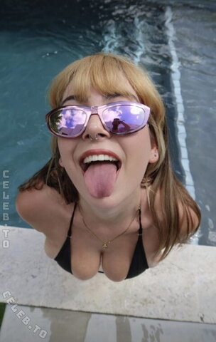 Rowsvee nude photo 21