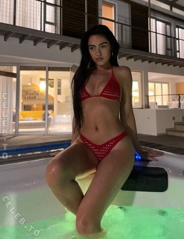 Roxanarosuu nude photo 16