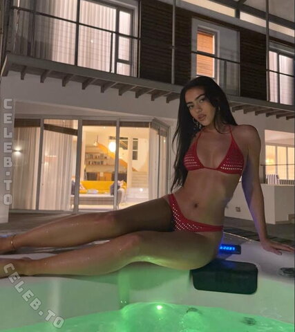 Roxanarosuu nude photo 15