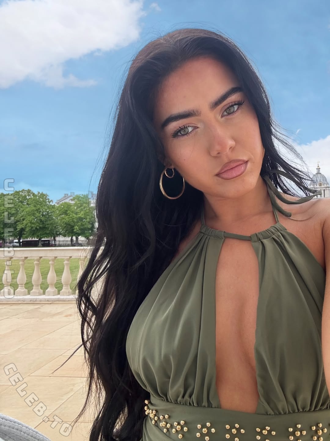 Roxanarosuu nude photo 3