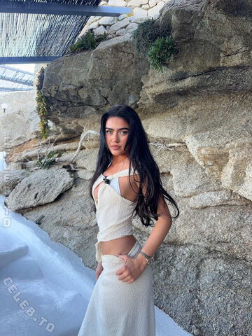 Roxanarosuu – Mykonos Girl