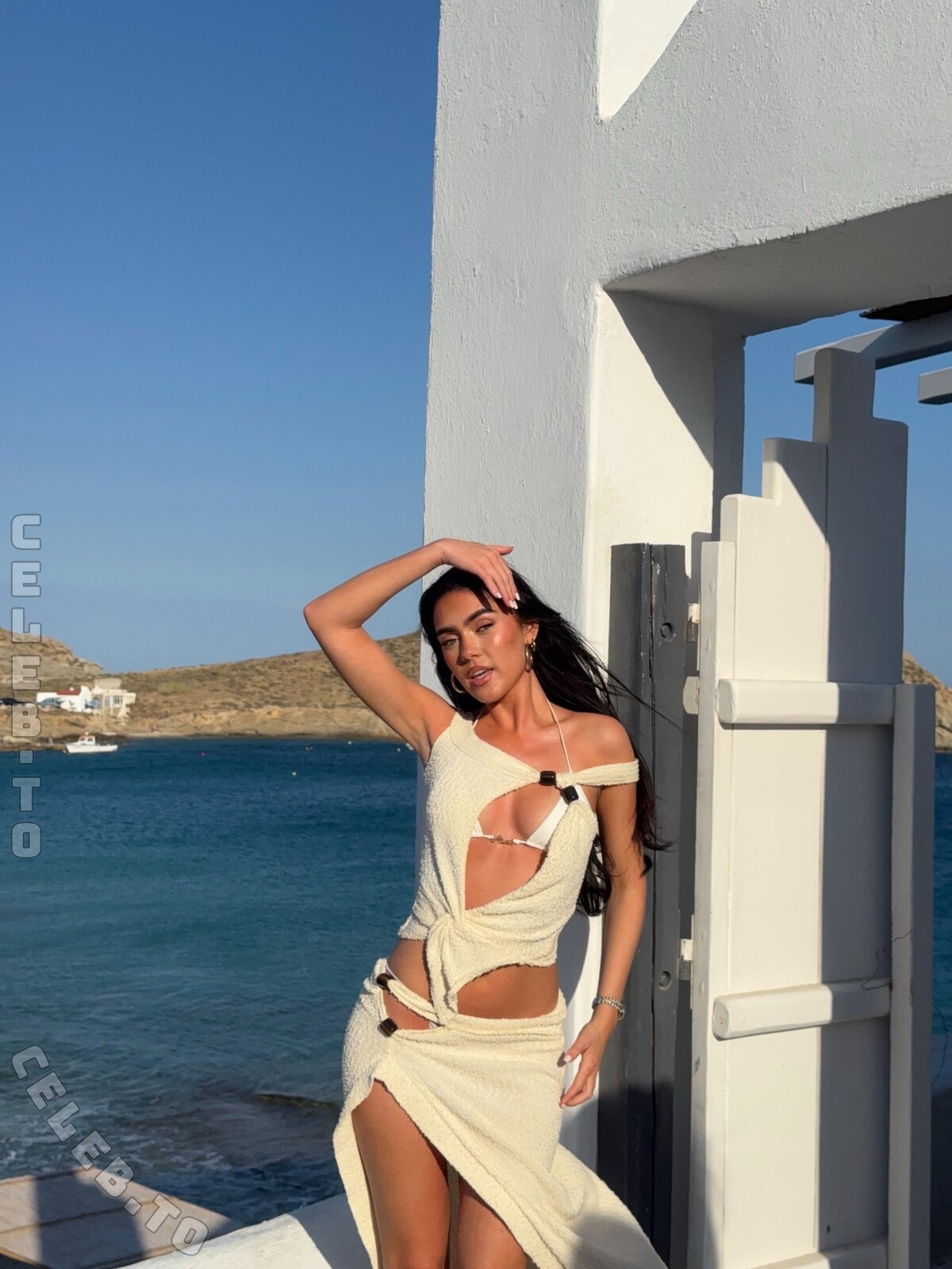 Roxanarosuu nude photo 6