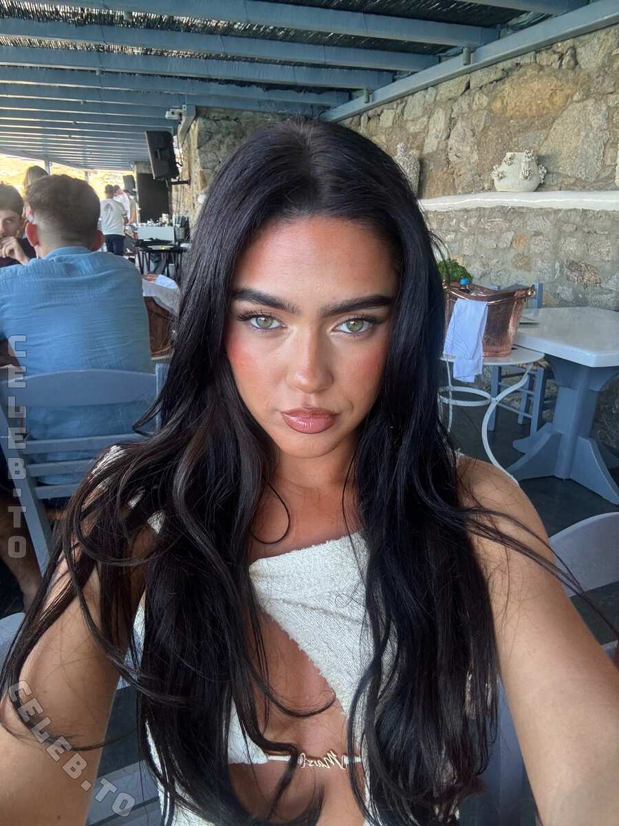 Roxanarosuu nude photo 7