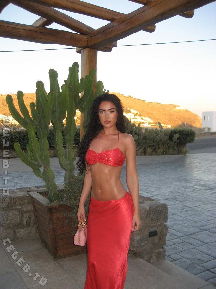 Roxanarosuu nude photo 4