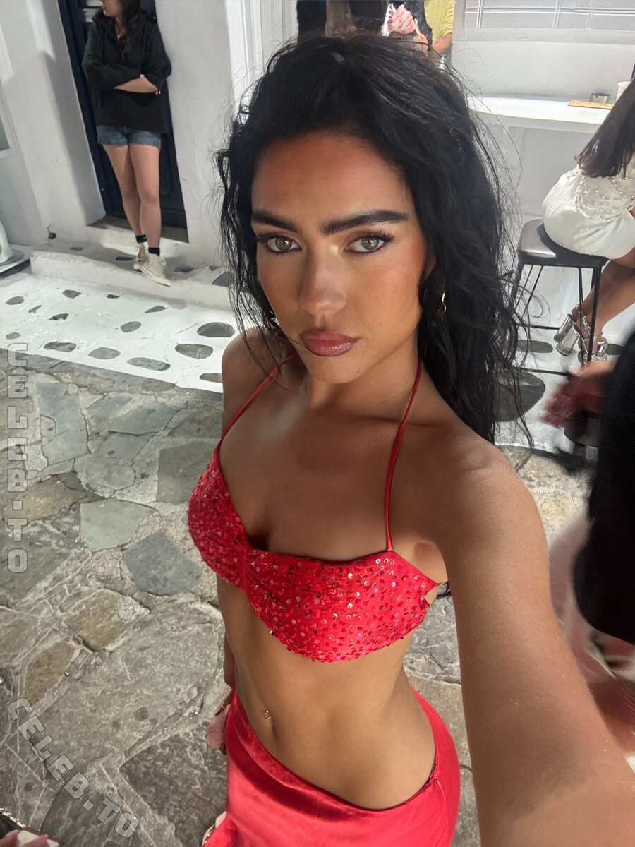Roxanarosuu nude photo 6