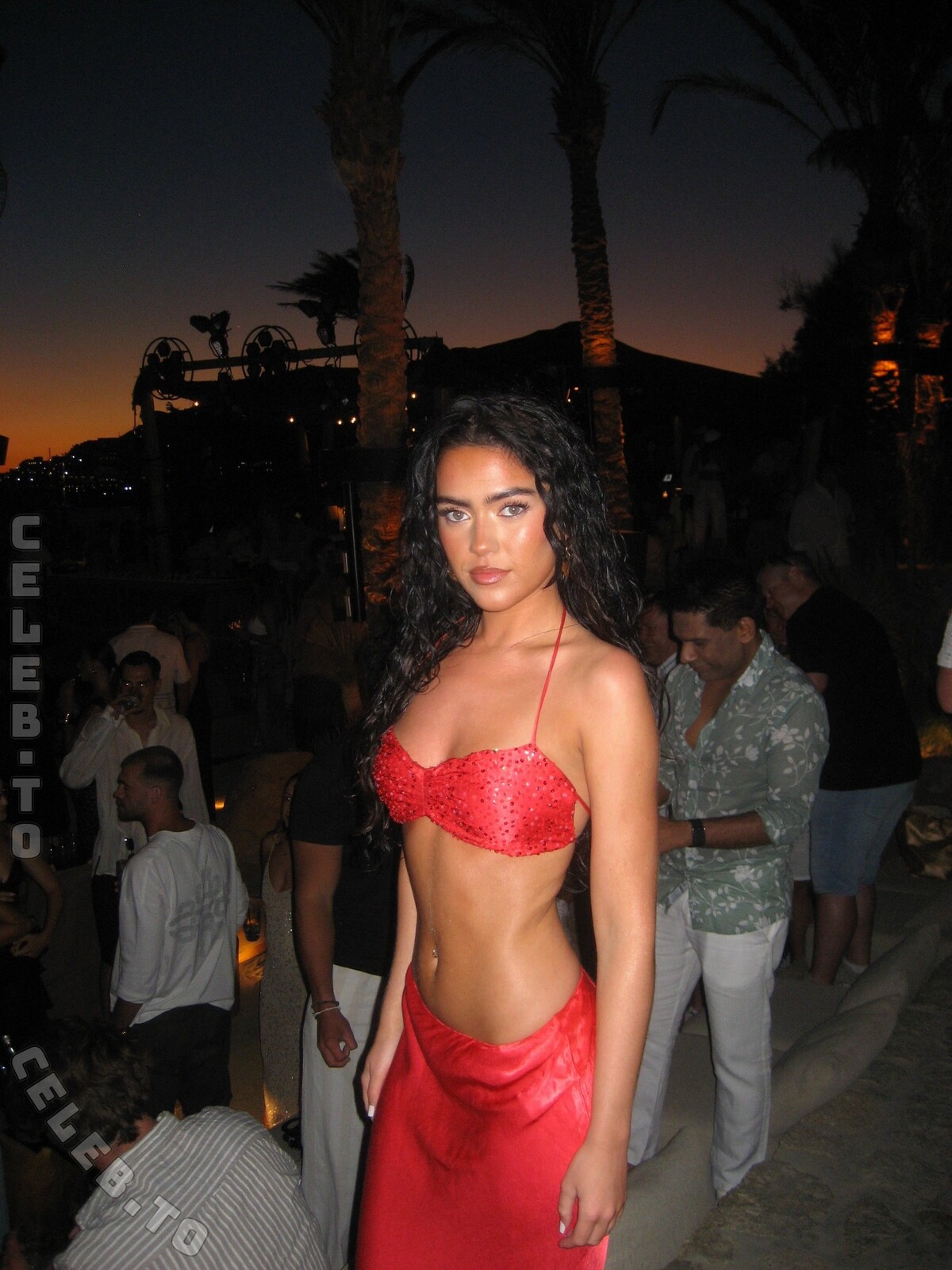 Roxanarosuu nude photo 8