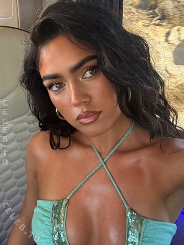 Roxanarosuu nude photo 23