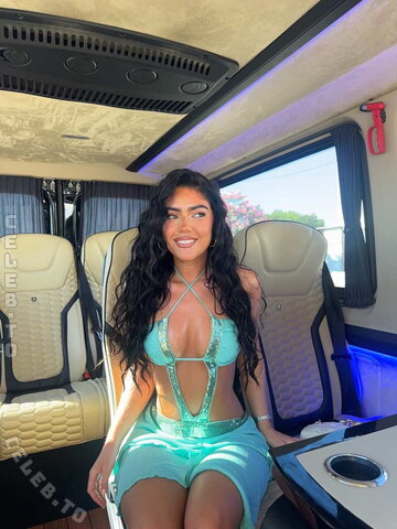 Roxanarosuu nude photo 20