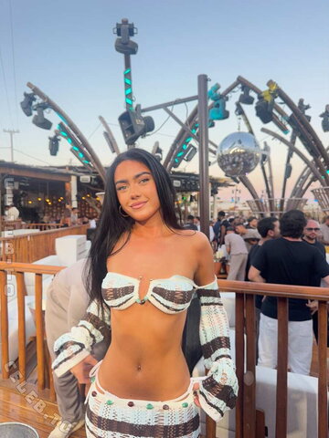 Roxanarosuu nude photo 7