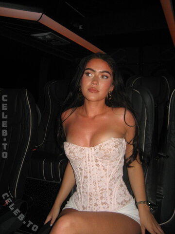 Roxanarosuu nude photo 6