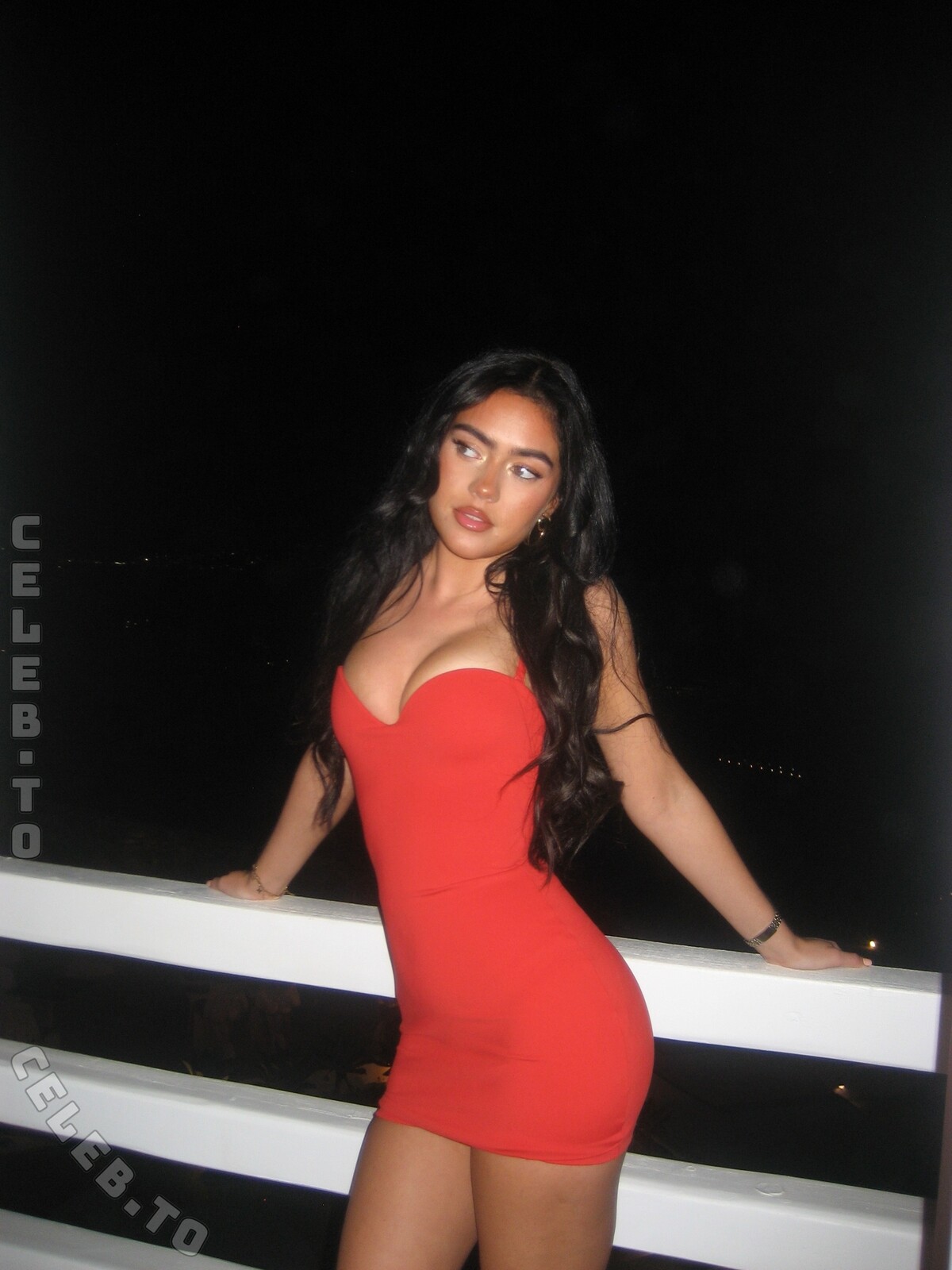 Roxanarosuu nude photo 7