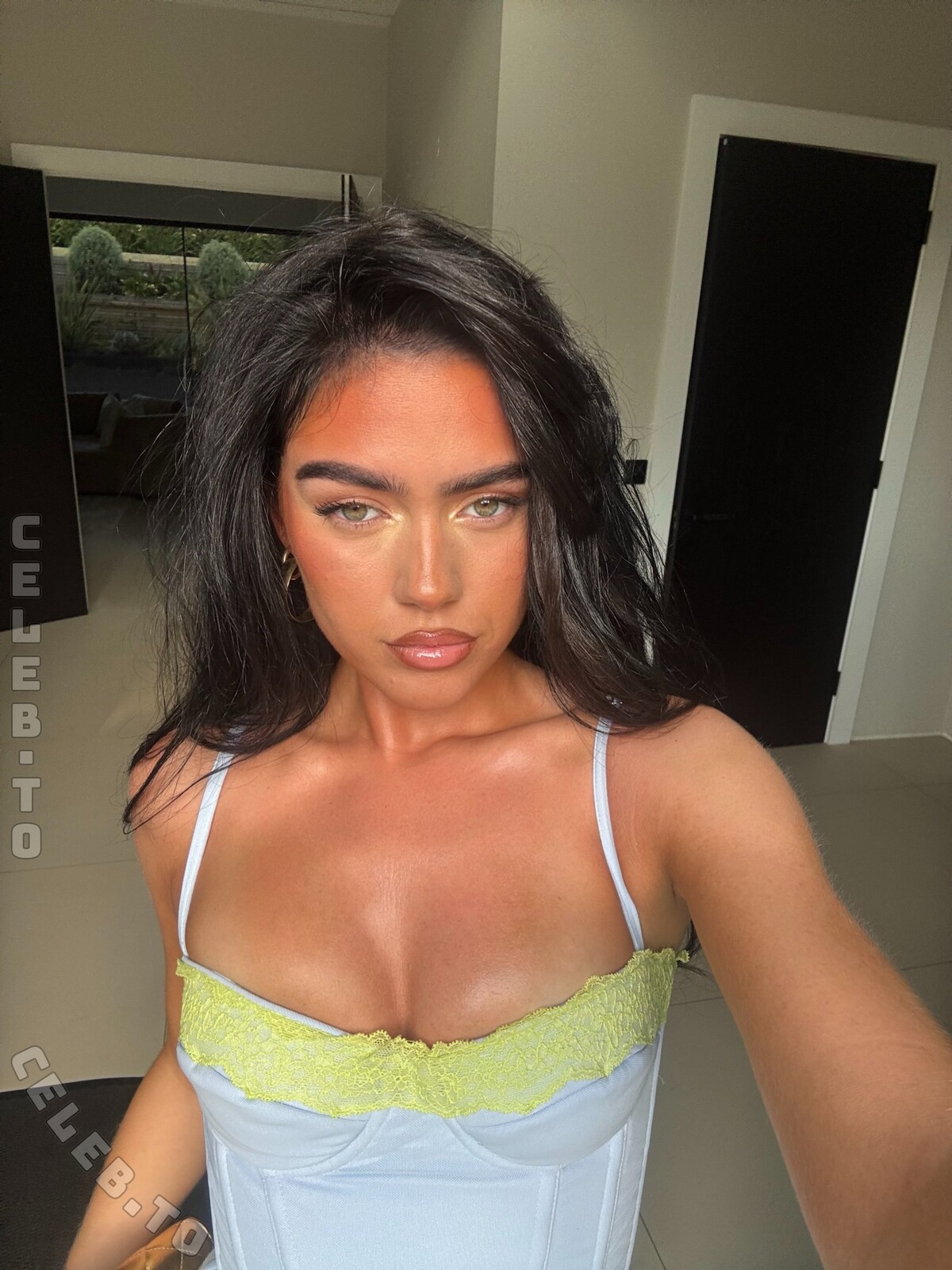 Roxanarosuu nude photo 6