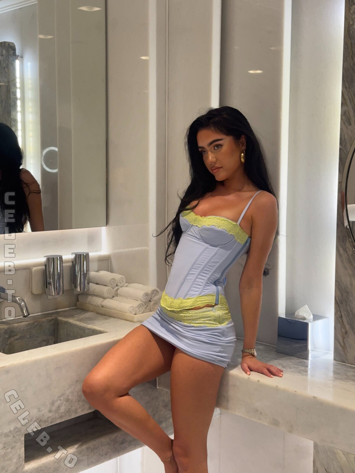 Roxanarosuu nude photo 10
