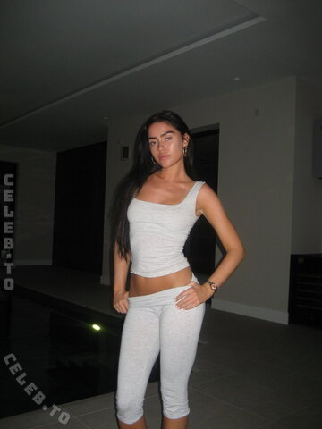 Roxanarosuu nude photo 50