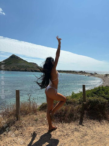 Roxanarosuu nude photo 39