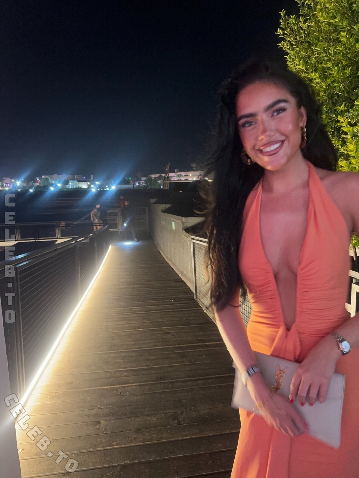 Roxanarosuu nude photo 3
