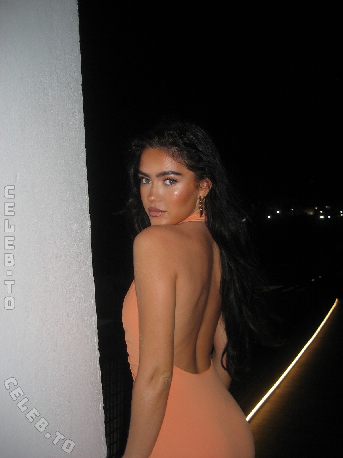 Roxanarosuu nude photo 4