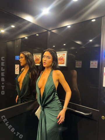 Roxanarosuu nude photo 28