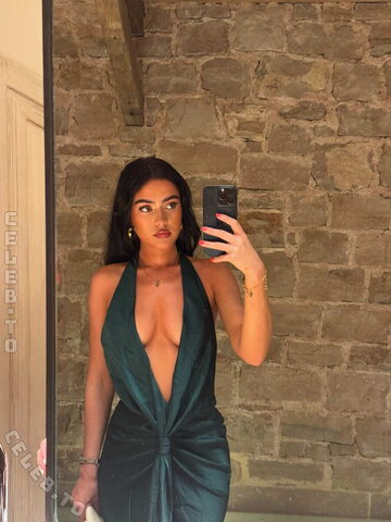 Roxanarosuu nude photo 21